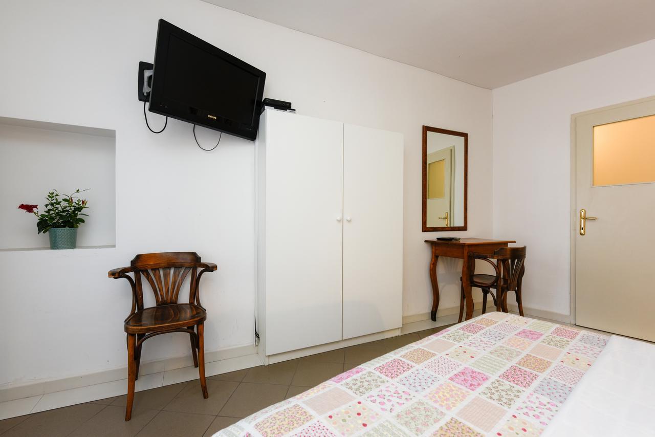 Accomodation Gina ซาดาร์ ภายนอก รูปภาพ